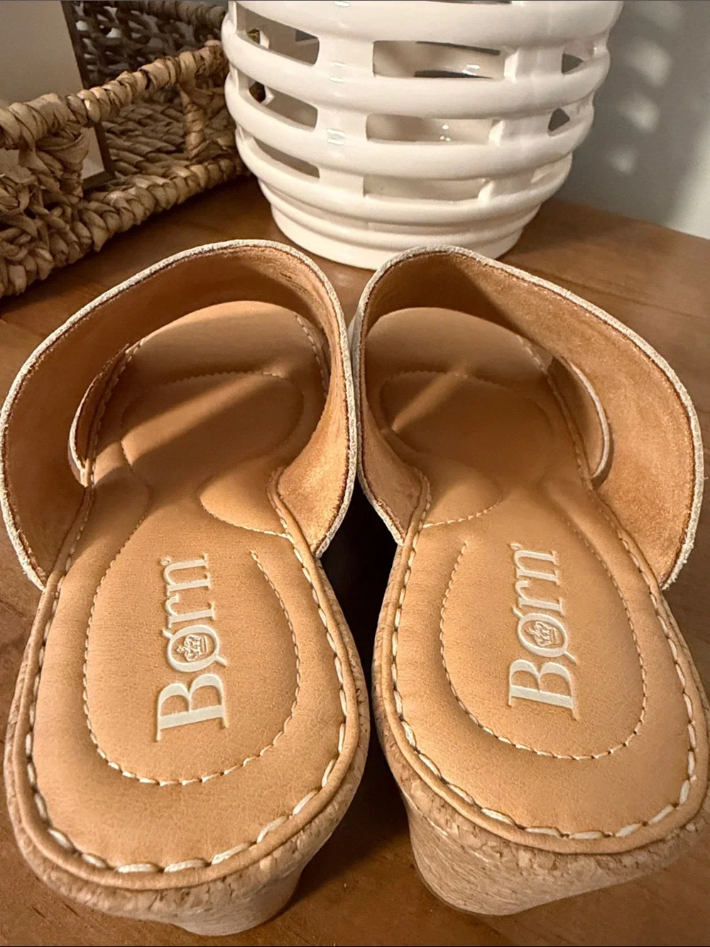Born polished footbed